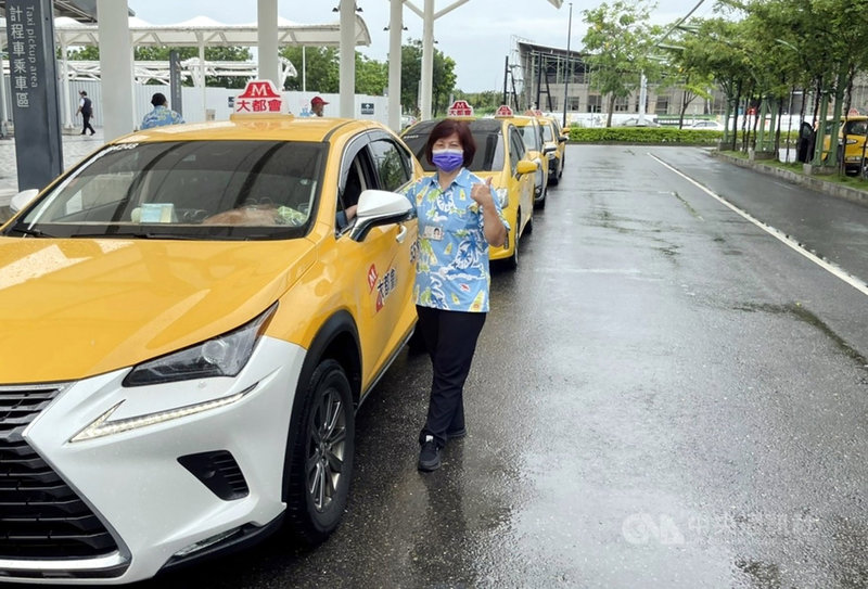 嘉市運將溫馨接送情高齡長者安心打疫苗 地方 中央社cna