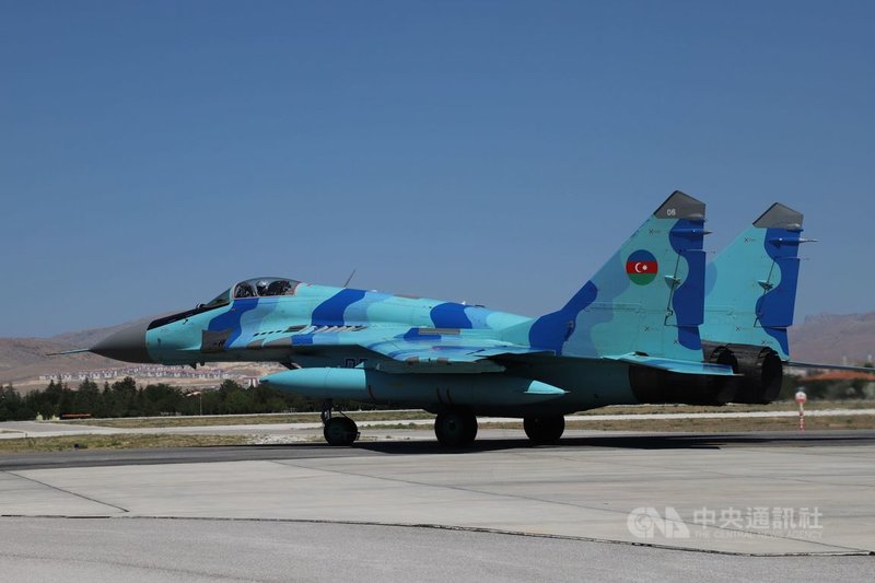 2021國際安納托利亞雄鷹演訓在土耳其中部康雅空軍第3主噴射機基地指揮部展開,亞塞拜然一架米格29於6月30日駛離機坪準備升空。中央社記者何宏儒康雅攝 110年7月1日