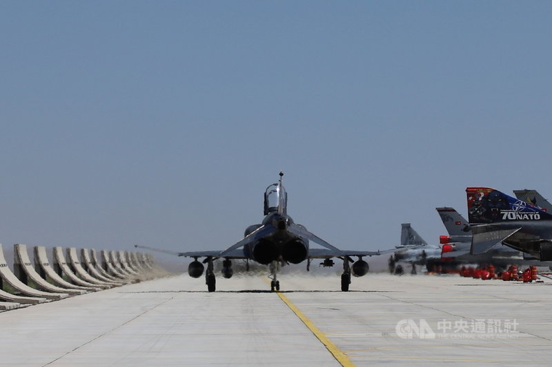 2021國際安納托利亞雄鷹演訓在土耳其康雅空軍第3主噴射機基地指揮部展開。一架F-4幽靈戰鬥機6月30日完成任務返回機坪。中央社記者何宏儒康雅攝 110年7月1日