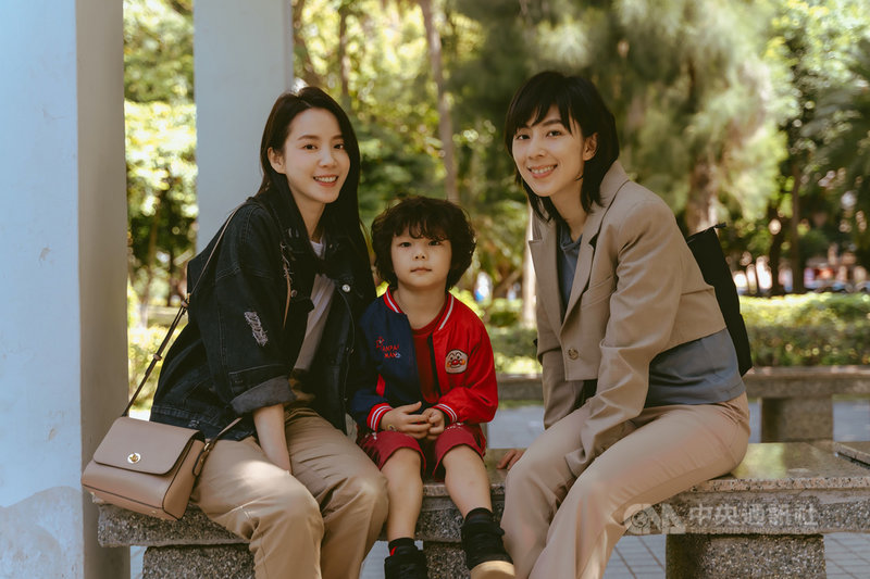 同志影集「第一次遇見花香的那刻」由演員林辰唏(右)、程予希(左)主演,獲歐洲最大劇集展會SERIES MANIA青睞,入圍迷你劇集競賽項目。(GagaOOLala提供)中央社記者葉冠吟傳真 110年7月1日