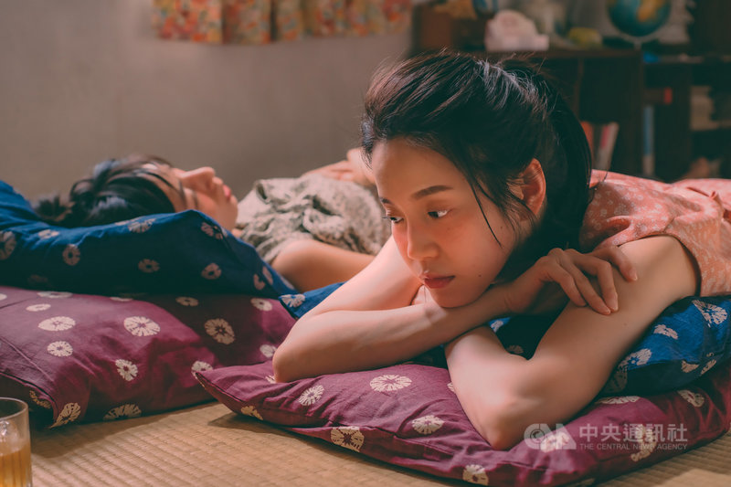 GagaOOLala影音平台原創影集「第一次遇見花香的那刻」,是由GPS國際提案大會金獎得主鄧依涵執導,講述已為人母的女同志婚後追求真愛的渴望與掙扎,今年5月疫情前已順利殺青並完成定剪,預計秋季推出。(GagaOOLala提供)中央社記者葉冠吟傳真 110年7月1日