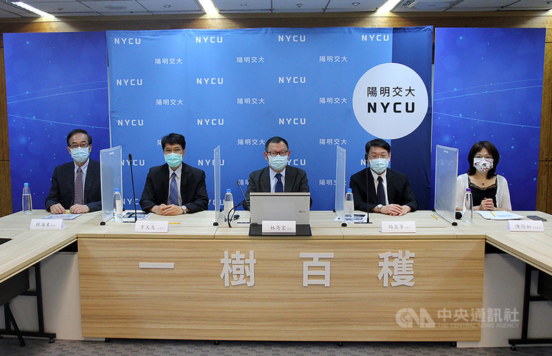 陽明交通大學校長林奇宏(中)1日以線上方式進行記者會,發表「一樹百穫 十年願景」計畫,闡述對於學校未來願景發展,他說,這計畫將重新定義大學角色,建置後疫情世代的未來大學。(陽明交大提供)中央社記者郭宣彣傳真 110年7月1日