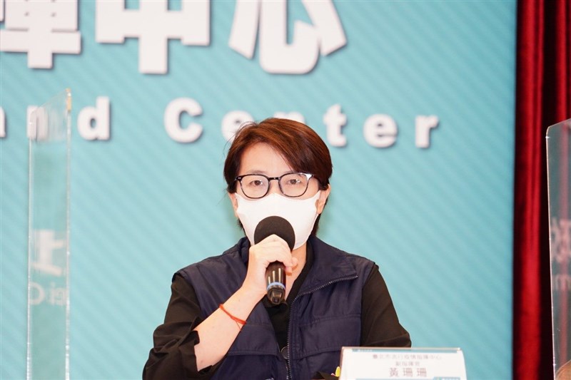 台北市議員簡舒培質疑台北市副市長黃珊珊(圖)指示衛生局先撥給好心肝診所疫苗。黃珊珊2日表示,若簡舒培拿得出她6月7日前指示衛生局的證據,她願退出政壇。(台北市政府提供)