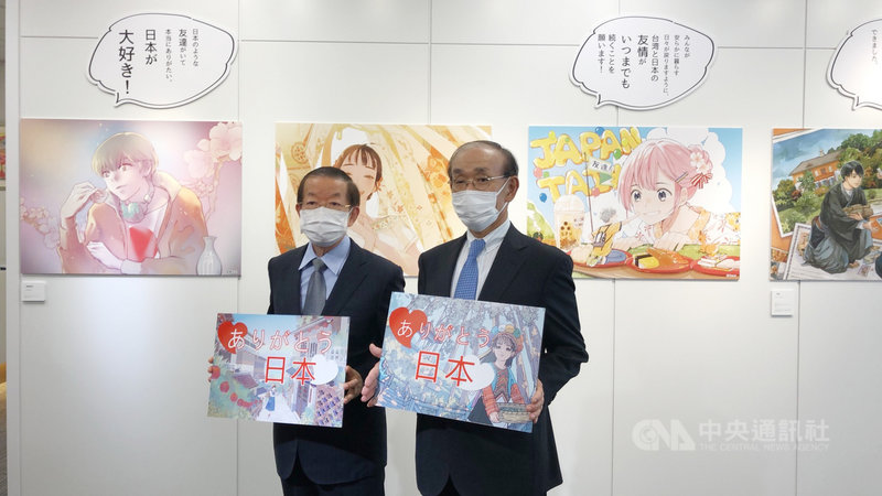 駐日代表謝長廷(左)與日本台灣交流協會理事長谷崎泰明(右)一起出席參觀TAIWAN AUDIO COMIC EXPO漫畫主題展。(文策院提供)中央社記者王心妤傳真 110年7月2日