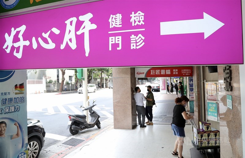 北市好心肝診所私打疫苗風波延燒,衛生局悄悄將原疾管科長余燦華調職。(中央社檔案照片)