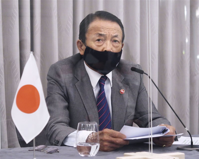 日本副首相兼財務大臣麻生太郎7月5日在演講中表示,中國若侵犯攻擊台灣的話,日本依安全保障相關法規,有可能行使受限的集體自衛權。圖為麻生太郎6月5日出席記者會。(共同社)