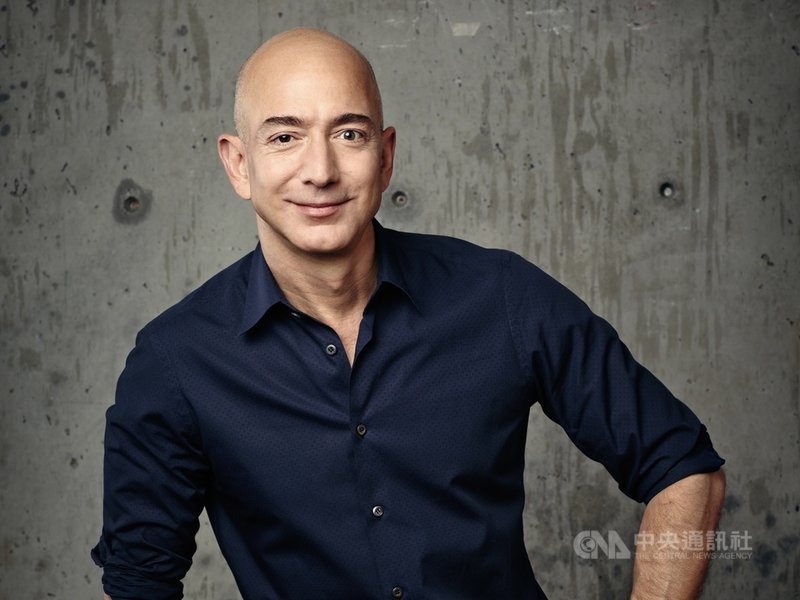 電商龍頭亞馬遜創辦人、57歲貝佐斯(Jeff Bezos)將於15日交棒執行長職務,花更多時間進軍太空事業。(亞馬遜提供)中央社記者周世惠舊金山傳真 110年7月6日