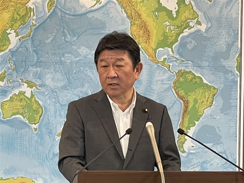 日外相茂木敏充在記者會宣布8日對台灣提供113萬劑AZ疫苗,這是日方確認2度對台捐贈疫苗。中央社記者楊明珠東京攝 110年7月6日
