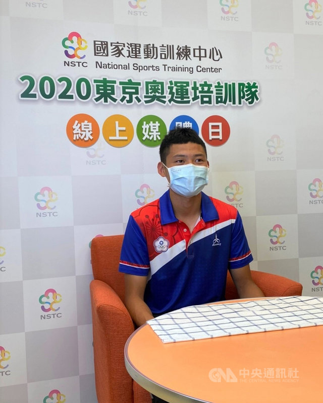 中華射箭男子代表隊這次由二度叩關奧運的魏均珩領軍,帶領初次出征奧運的湯智鈞、鄧宇成前進東京奧運,圖為湯智鈞7日出席國家運動訓練中心舉辦線上媒體日活動。(國訓中心提供)中央社記者黃巧雯傳真 110年7月7日