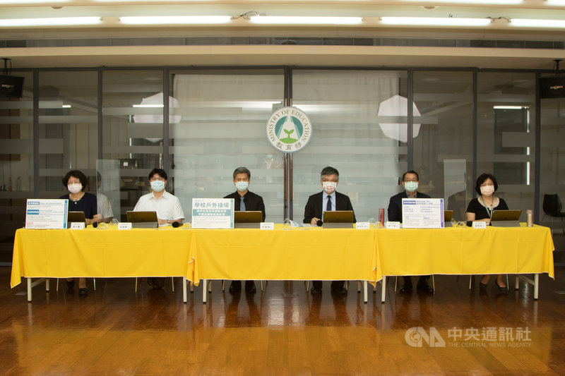 教育部8日透過線上方式和媒體互動,說明12日後微解封的適度放寬部分管制措施。(教育部提供)中央社記者陳至中台北傳真 110年7月8日
