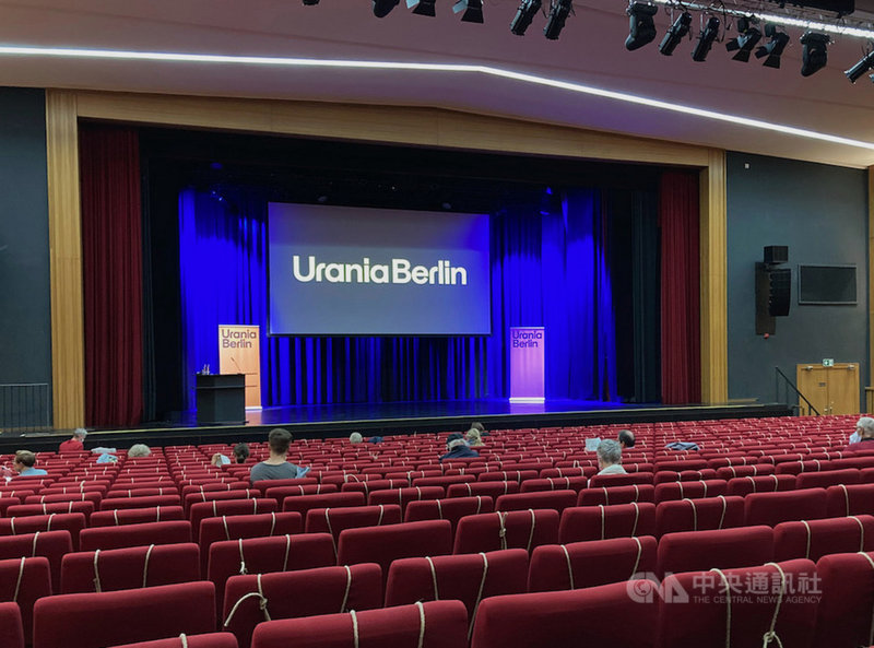 柏林2020年10月舉行的一場新書發表會,受疫情影響現場相當冷清。中央社記者林育立柏林攝 110年7月12日