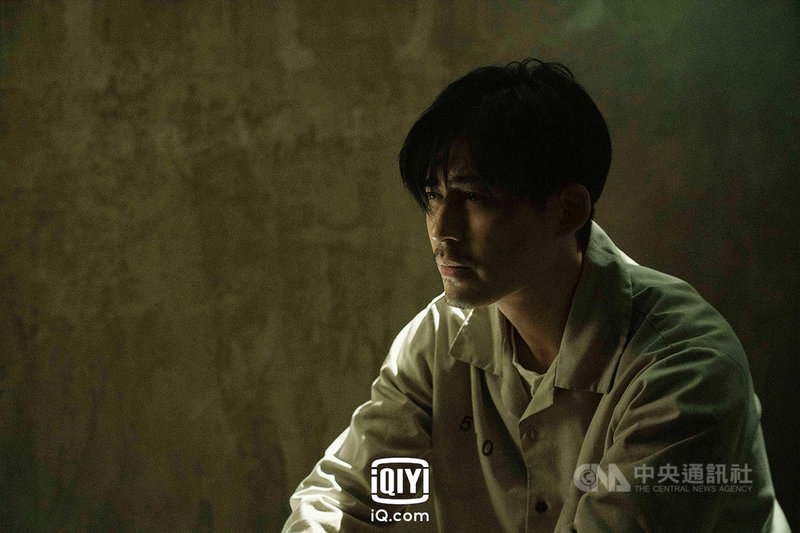 懸疑動作影集「逆局」將於9月開播,演員周渝民(圖)在劇中除了動作戲外,還挑戰詮釋律師、受刑人及心理剖繪專家三重身分。(愛奇藝國際站提供)中央社記者葉冠吟傳真 110年7月13日