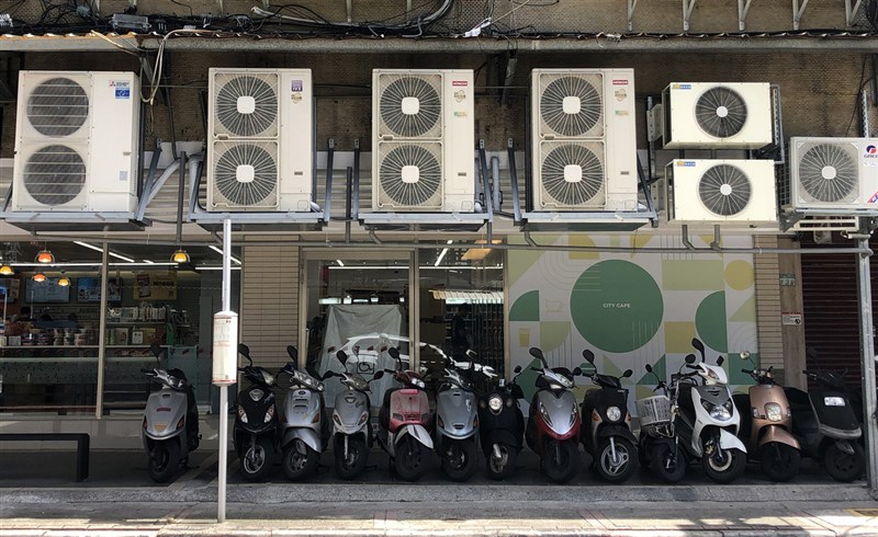 台電表示,13日下午2時59分用電達3859.9萬瓩,寫下歷史用電新高。(中央社檔案照片)