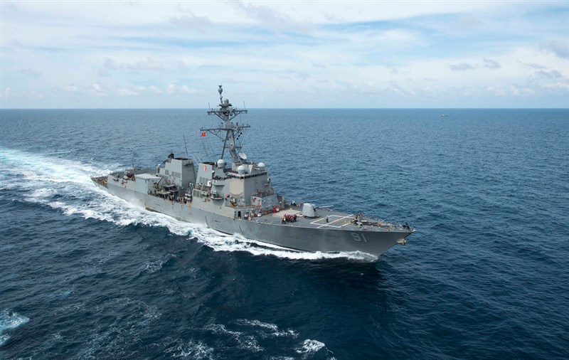中國815型偵察艦(情報船)北極星號14日清晨由花蓮縣外海往南移動,美國品克尼號驅逐艦(圖)清晨也出現在台東縣蘭嶼鄉外海。(圖取自美國太平洋艦隊網頁cpf.navy.mil)