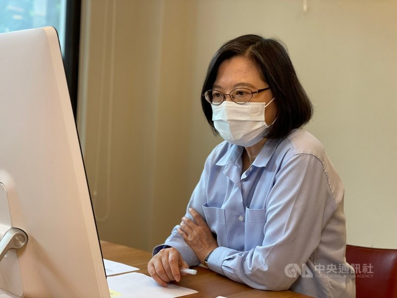 民進黨主席蔡英文14日指出,儘快把整體疫苗覆蓋率提升起來,增加社會總體防疫保護力,距離警戒降級的日子才會越來越近。(民進黨提供)中央社記者葉素萍傳真 110年7月14日