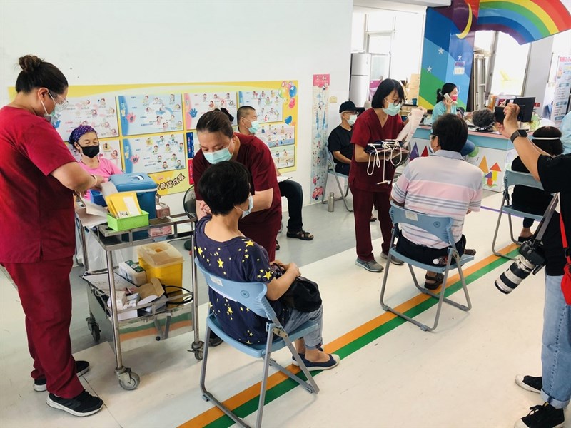 針對國民黨宣布聯合執政南投、雲林、花蓮、台東4個執政縣市購買疫苗一事,台東縣政府15日再次強調,下半年度疫苗施打狀況應能滿足,縣府已無購買疫苗迫切性和需求性。(台東縣政府提供)