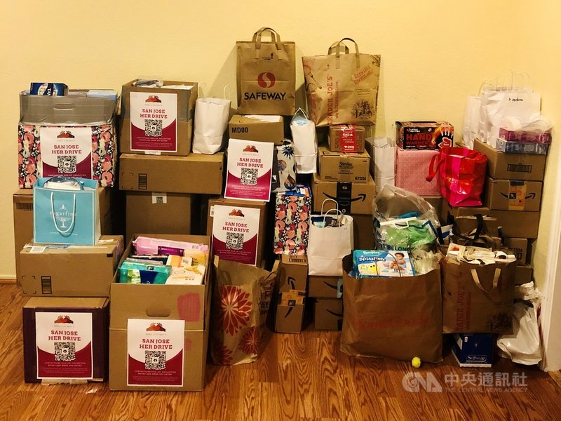住在矽谷聖荷西的台裔10年級高中生陳孝儀和同學們於今年4月加州疫情期間,在社群媒體和社區張貼海報號召為低收入女性募集物資,兩個月整理集結出兩大車廂的物資。(陳孝儀提供)中央社記者周世惠舊金山傳真 110年7月15日