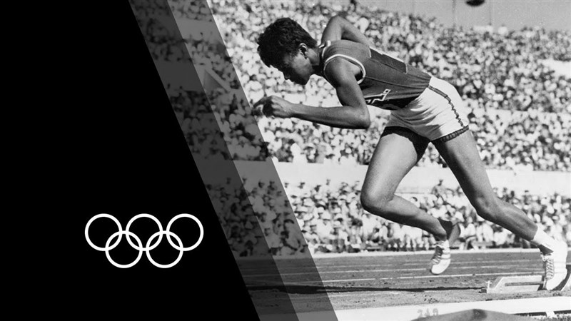 擅長短跑的美國女子田徑運動員威瑪.魯道夫在1960年羅馬奧運,成為美國首位在田徑項目狂掃3面金牌的女子選手。(圖取自OlympicsYouTube頻道網頁youtube.com)