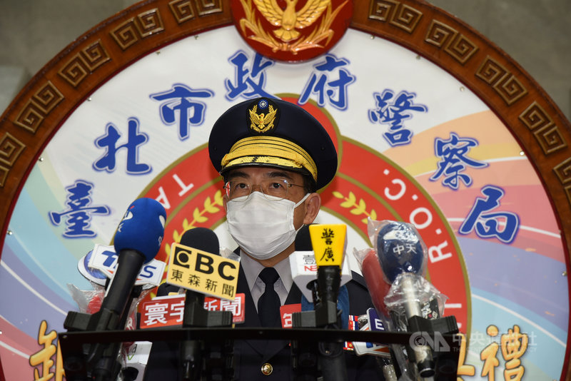 台北市警察局16日舉辦卸、新任局長交接典禮,新任北市警局長楊源明(圖)致詞時說,北市為首善之都,治安、交通已有良好基礎,會持續強化打擊幫派暴力等工作,一定會讓北市治安及交通等更好。中央社記者劉建邦攝 110年7月16日