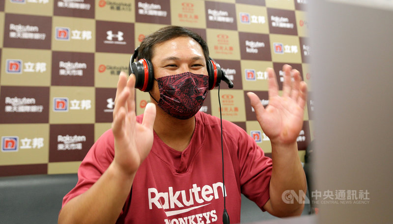 中華職棒樂天桃猿隊陳俊秀17日賽前打擊率4成04,雖因打席數不足無法進排行榜,但16日有2安演出,只要17日有5打席就能空降打擊王。不過他表示,「沒想說要打怎麼樣,就是健康出賽,每個打席都是有內容的打席,這是自己目前的要求。」(中華職棒提供)中央社記者楊啟芳傳真 110年7月17日