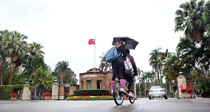 「國立台灣大學系統」推動跨校雙主修,但台大首年未提供名額,台師大、台科大學生會17日發出聲明,呼籲落實平等互惠。(中央社檔案照片)