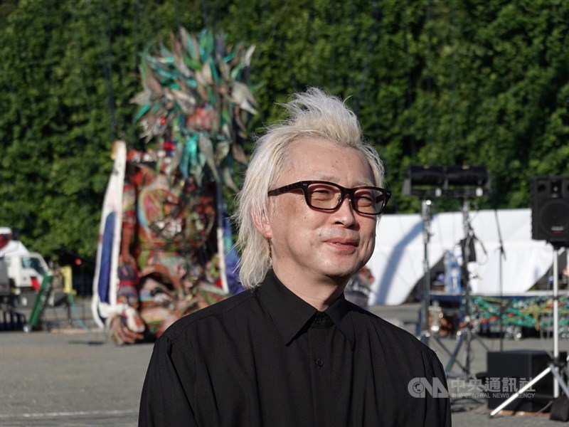 大型人偶「萌可」(暫譯,Mocco)象徵將將幸福從東北傳遞至東京、世界。活動創意總監箭內道彥說,堅信東奧是一場「復興五輪」(311災後重建奧運)。他說很感謝台灣民眾在311大地震的復興(重建)給予許多愛、溫馨、善款。中央社記者楊明珠東京攝 110年7月18日
