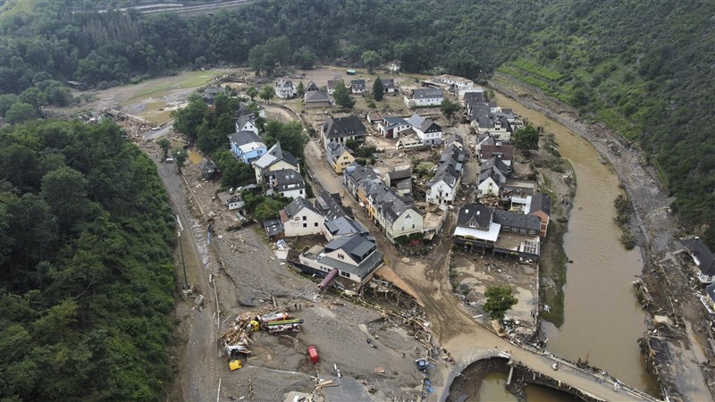 西歐遭遇有史以來最嚴重洪災,造成至少170人喪生、 數十人失蹤。圖為德國萊因-法耳次邦一處災區畫面。(安納杜魯新聞社)