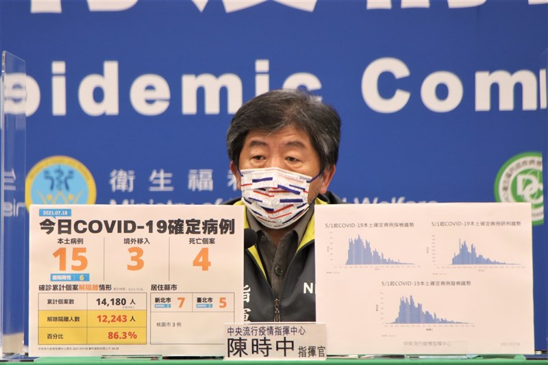 因保密協定,COVID-19疫苗採購價無法公布,指揮中心指揮官陳時中18日再被問及此事。他認為,現階段問疫苗採購價,恐使進貨受干擾。(指揮中心提供)