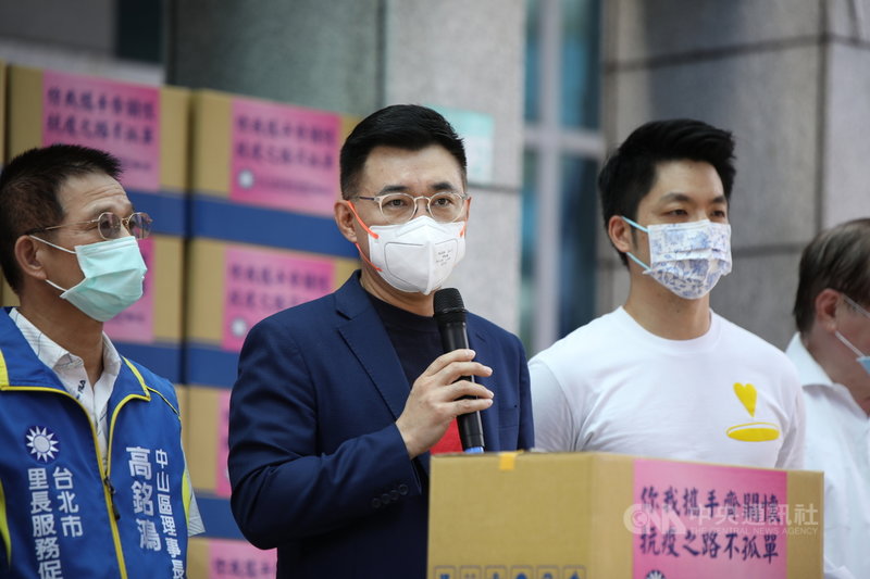 針對台北市長柯文哲有意舉債買疫苗,國民黨主席江啟臣(中)19日表示,願與柯文哲一起去找總統蔡英文談地方政府的疫苗採購。(國民黨文傳會提供)中央社記者王承中傳真 110年7月19日