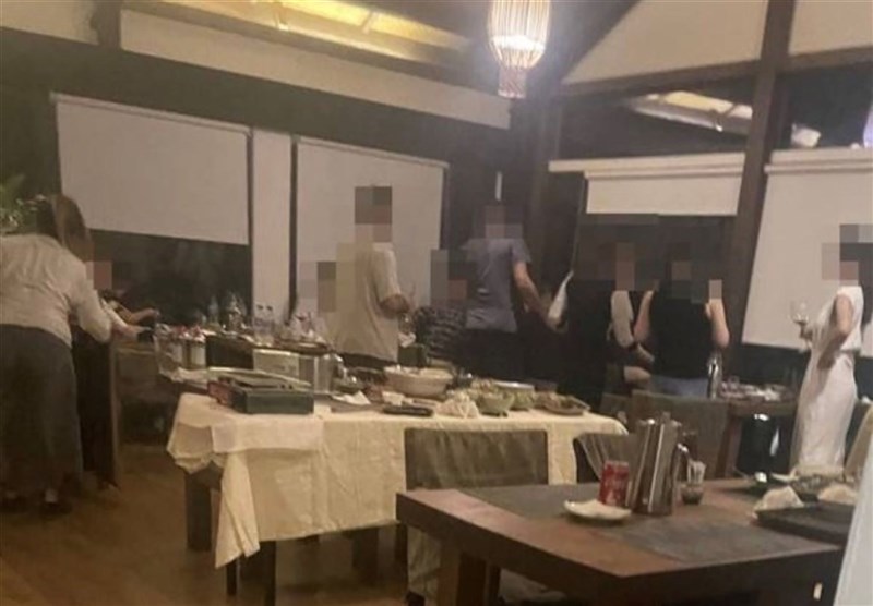 屏東縣牡丹灣Villa餐廳爆出15人違規群聚,據了解,已請辭的行政院南部聯合服務中心執行長陳政聞和妻子也在名單內。(民眾提供)