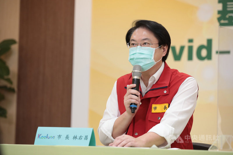 基隆市20日新增3例本土個案,市長林右昌(圖)在疫情線上記者會表示,3例都與大台北生活圈朋友傳播鏈有關,會繼續與台北市合作交換資訊,儘速阻斷傳播鏈。(基隆市政府提供)中央社記者王朝鈺傳真 110年7月20日