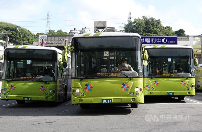自從疫情3級警戒以來,台北市公車運量平均下降75%,台北巿政府公布北市公車紓困方案,公車每車補助新台幣7萬9000元。中央社記者鄭傑文攝 110年7月20日