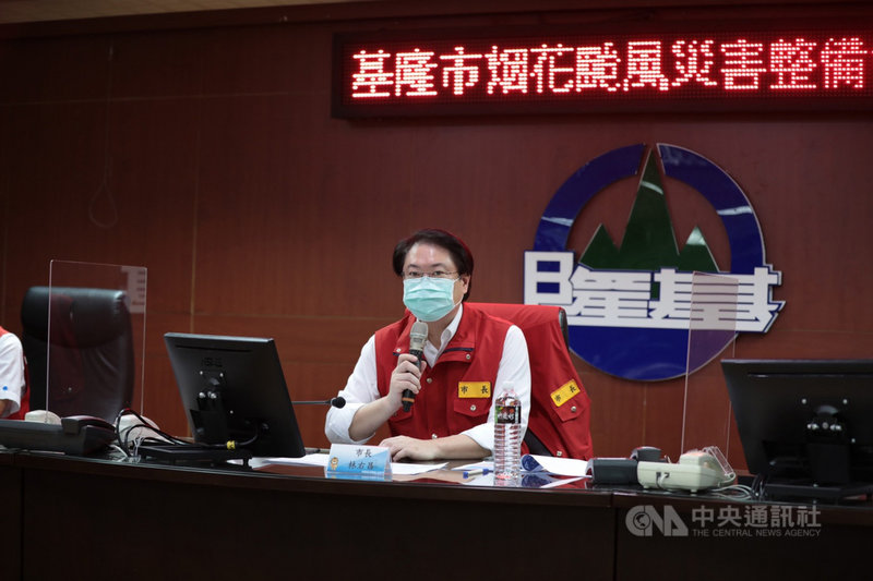 颱風「烟花」逐漸逼近,基隆市政府21日上午召開應變會議,市長林右昌(圖)考量旅客安全,決定基隆嶼延後到26日開放登島。(基隆市政府提供)中央社記者王朝鈺傳真 110年7月21日