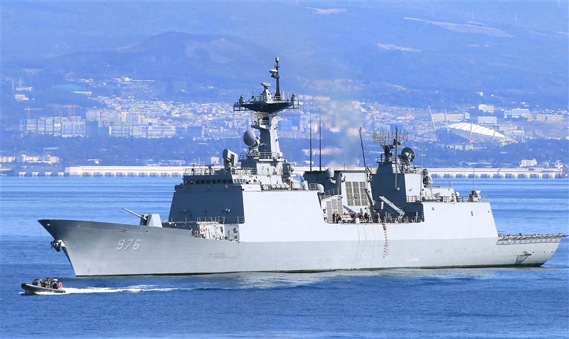 韓國「文武大王艦」(圖)爆發大型群聚感染,檢測結果顯示301人中有270人確診,確診率近9成。(韓聯社)