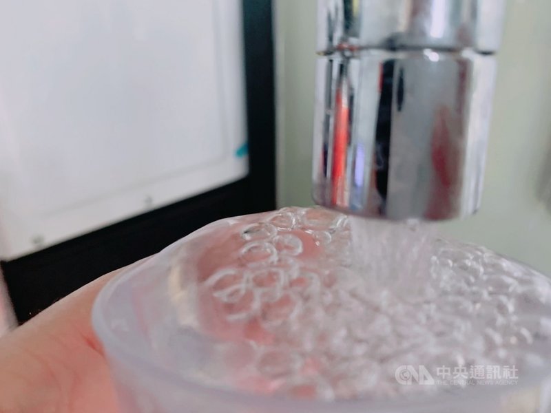 台灣自來水公司第三區管理處因辦理施工工程,22日預告新竹縣竹北市大眉里、大義里、尚義里、崇義里等區29日上午9時至下午5時預計停水8小時,另有部分區域降壓供水,提醒用戶留意,提早儲水備用。中央社記者郭宣彣攝 110年7月22日