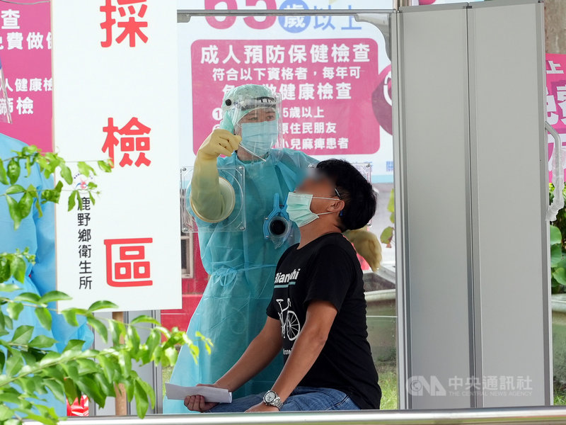 台東縣觀光協會理事長潘貴蘭22日表示,COVID-19疫情趨緩,一旦防疫警戒降級,台東必定湧入遊客,觀光業者必須做好遊客健康安全把關,因此她率先要求自己飯店的員工全部快篩。(業者提供)中央社記者盧太城台東傳真 110年7月22日