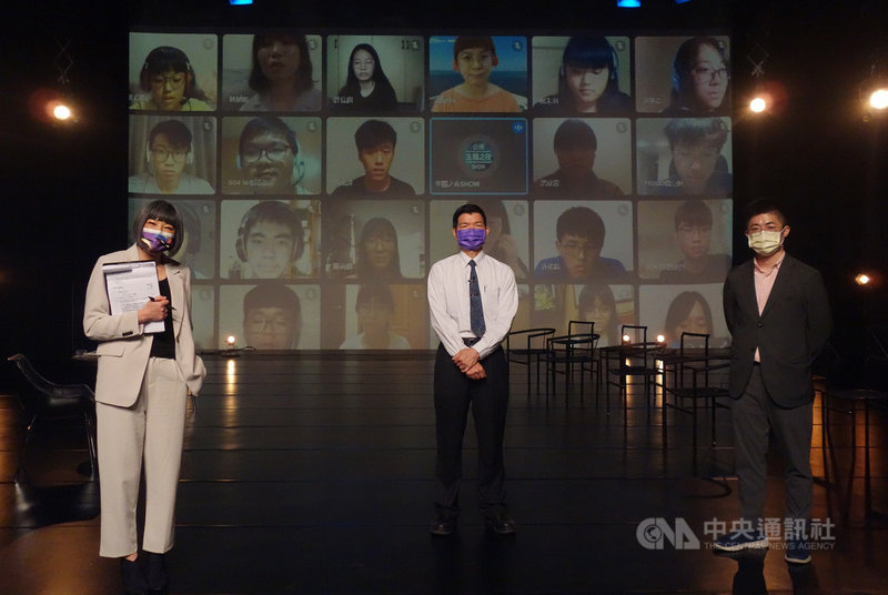 公共論壇節目「公視主題之夜SHOW」最新一集將播出紀錄片「潛入隱沒帶」,映後論壇以「海洋大地震了嗎?」為題,邀請資深媒體人范琪斐(左)、中研院地球所研究技師林慶仁(中)和地球科普作家阿樹(右)暢聊地球科學奧秘。(公視提供)中央社記者葉冠吟傳真 110年7月22日