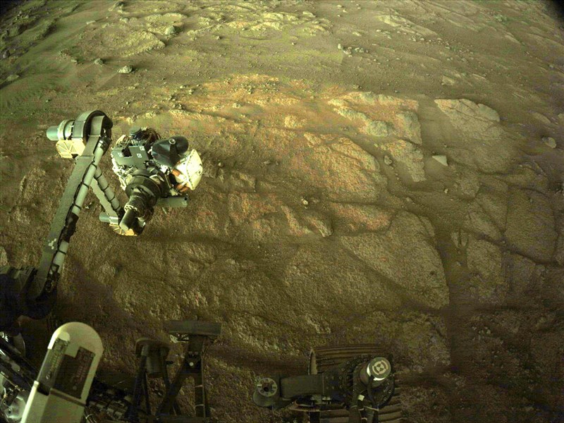 美國國家航空暨太空總署21日表示,火星探測車「毅力號」(圖)準備進行首次岩石採樣,展開探尋火星生命的劃時代任務。(圖取自twitter.com/NASAPersevere)