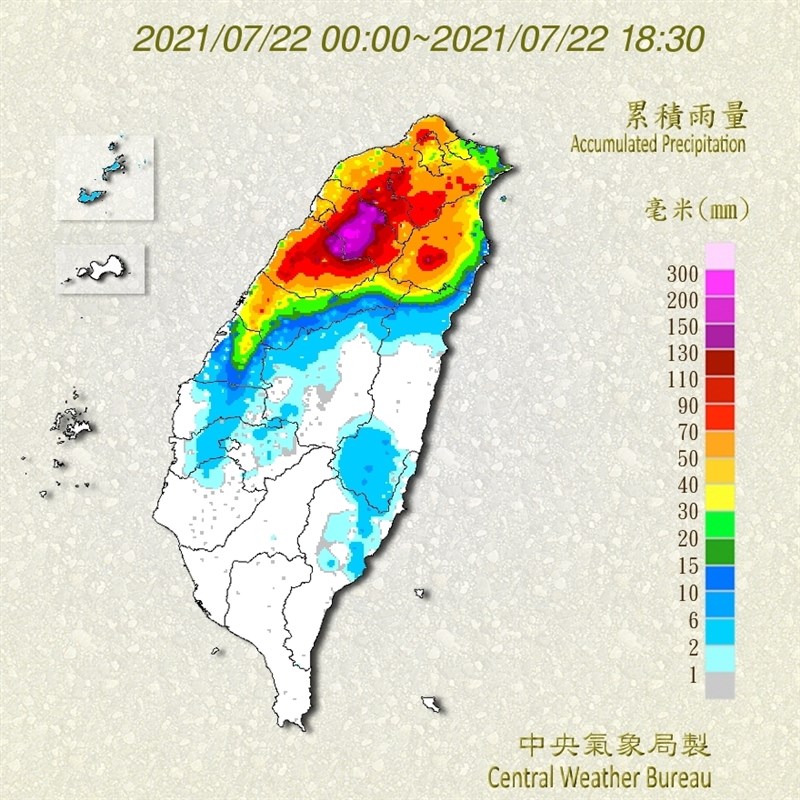 氣象局統計至22日下午5時,累積降雨較多的地區包括新竹縣外坪(五指山)298.5毫米、桃園市石門後池222毫米、苗栗縣鳳美220毫米,宜蘭縣太平山211毫米。(圖取自中央氣象局網頁cwb.gov.tw)