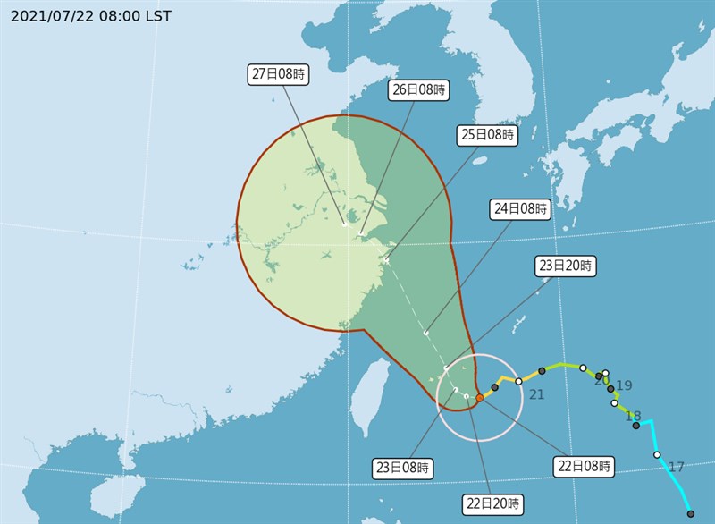 根據中央氣象局網站,颱風烟花22日上午8時的中心位置在北緯23.5度,東經126.0度,即在台北的東南東方約490公里海面上,向西轉西北西緩慢進行。(圖取自氣象局網頁cwb.gov.tw)