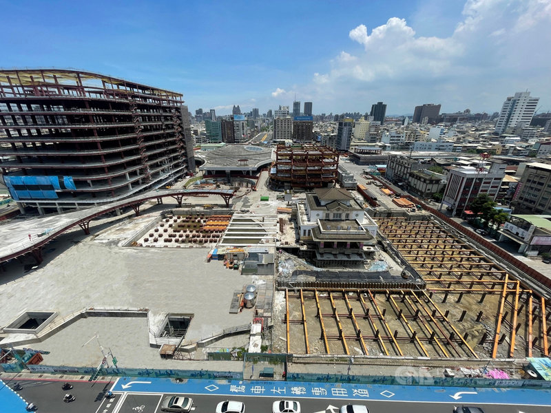 高雄車站帝冠建築「願景館」8月1日即將回娘家。高雄市工務局23日表示,願景館遷返中軸線工程也將進入啟動、挪移及定位的3階段縴返之旅。(高雄市工務局提供)中央社記者侯文婷傳真 110年7月23日