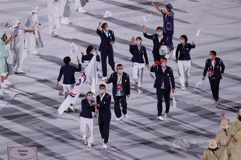 法國媒體「解放報」8月6日指出，北京近日因不滿西方媒體對東奧與中國的報導而不顧一切發動攻擊。圖為東京奧運7月23日晚間舉行開幕儀式，台灣選手入場。（中央社檔案照片）