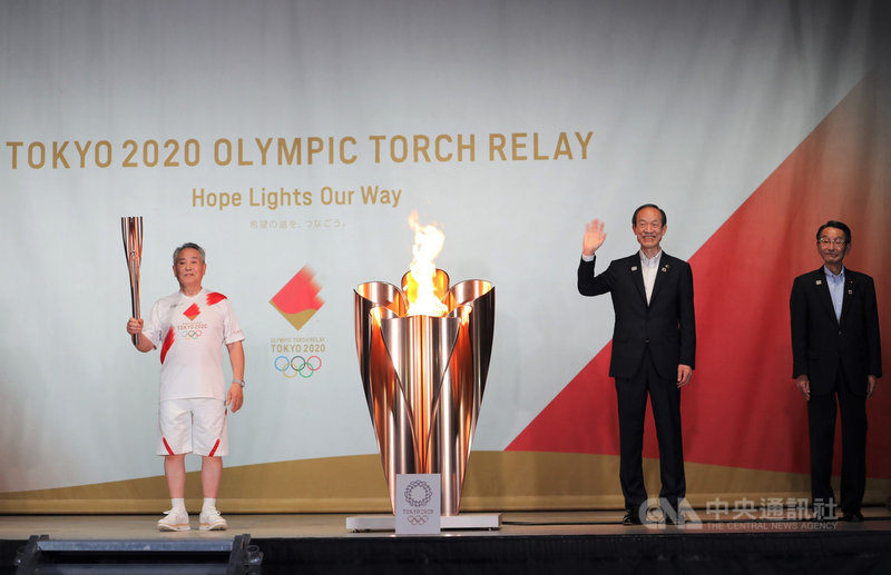 東京奧運23日晚間舉行開幕式。聖火傳遞22日晚上來到東京都港區,23日上午將在終點站東京都廳舉辦聖火抵達儀式,晚上在東奧開幕式點燃聖火台。中央社記者楊明珠東京攝 110年7月23日