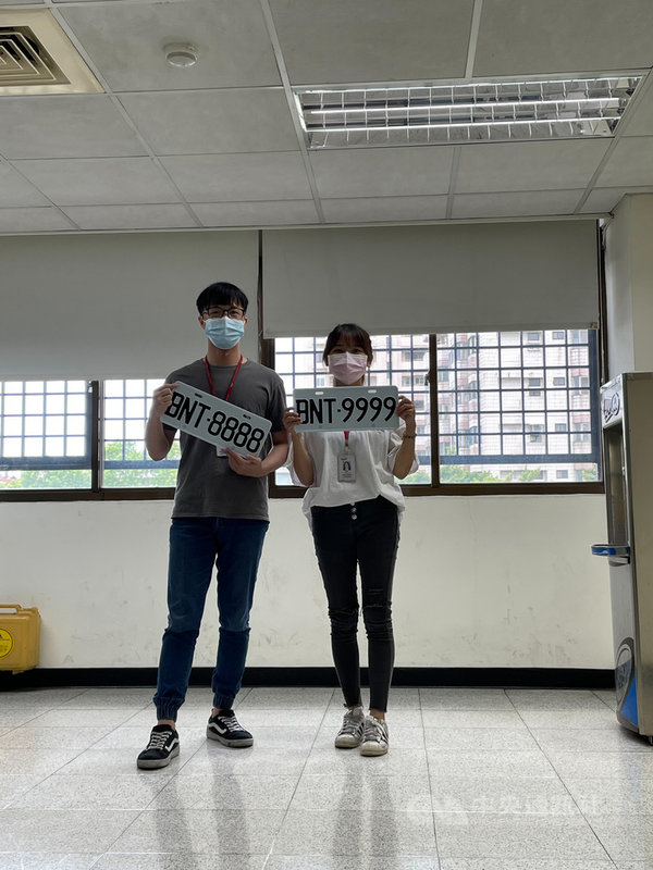 桃園監理站將辦理各式汽機車號牌網路標售,包括與輝瑞BNT疫苗「同名」的BNT車牌,標售時間訂為8月2日下午1時起至8月4日下午1時止。(桃園監理站提供)中央社記者葉臻傳真 110年7月23日