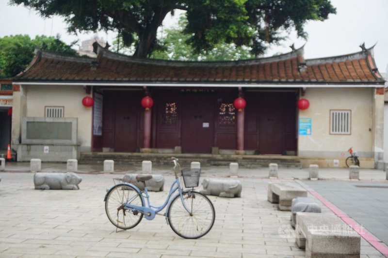 中央宣布27日起全國疫情警戒降為2級,金門縣政府24日表示,包括總兵署(圖)等轄管景點室外空間將開放。中央社記者黃慧敏攝 110年7月24日