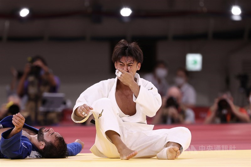 楊勇緯在4強戰和對手纏鬥許久終於拿下勝利，挺進冠軍戰，楊勇緯在確定獲勝瞬間難掩激動。中央社記者吳家昇攝　110年7月24日