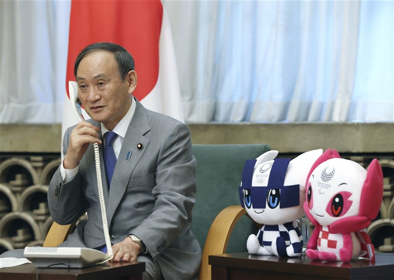 日本柔道選手高藤直壽24日奪金,首相菅義偉(圖)25日打電話祝賀。(共同社)