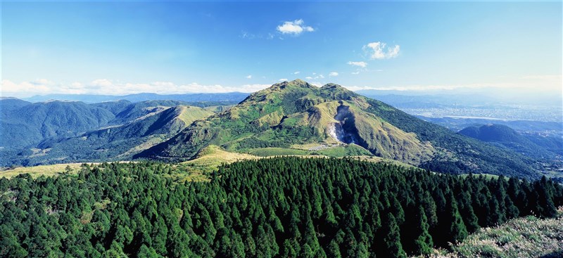 時代雜誌建議造訪台北近郊的陽明山國家公園。(圖為七星山,取自facebook.com/YMSNP.tw)