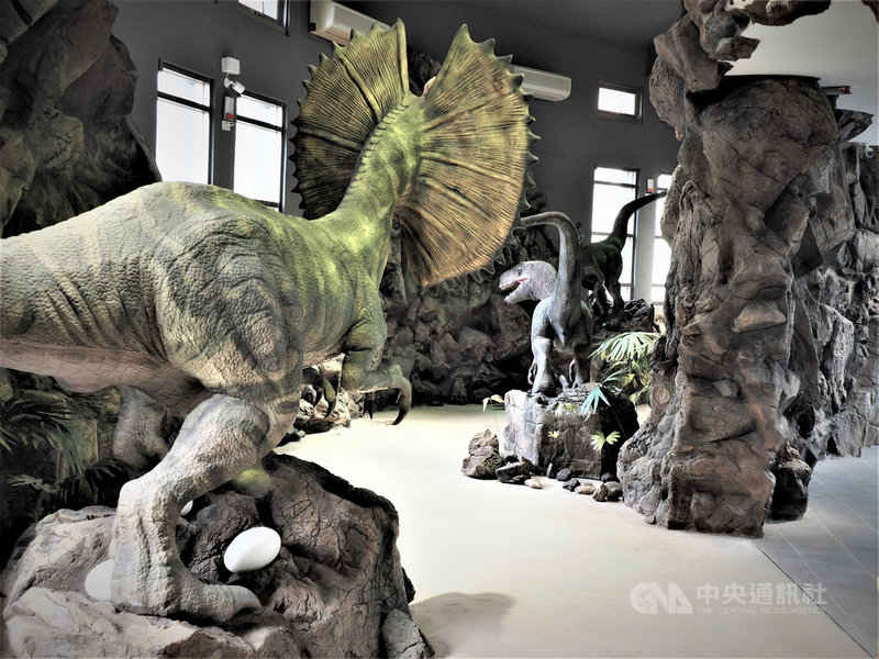 國內疫情降至2級警戒,觀光局澎湖國家風景區管理處所經管各遊客中心與景點,27日起都實施總量管制,並採實聯制、量測體溫、禁止飲食等防疫措施。(觀光局澎管處提供)中央社 110年7月26日
