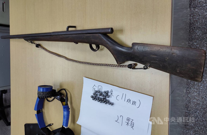 楊姓男子24日深夜騎機車持獵槍在南投縣仁愛鄉武界壩附近打獵,不料打中一名山老鼠移工,檢方認楊男涉過失致死,諭知新台幣3萬元交保。(民眾提供)中央社記者蕭博陽南投傳真 110年7月26日